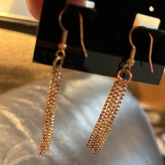 Vintage Long dangling gold filled earrings. Look stunning on - Picture 4 of 5